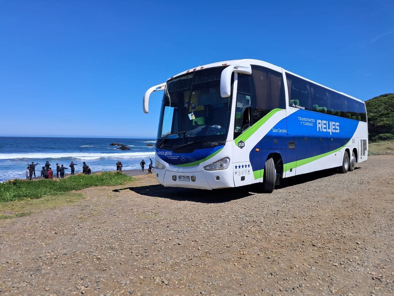 Bus Mercedes-Benz Ejecutivo en la playa